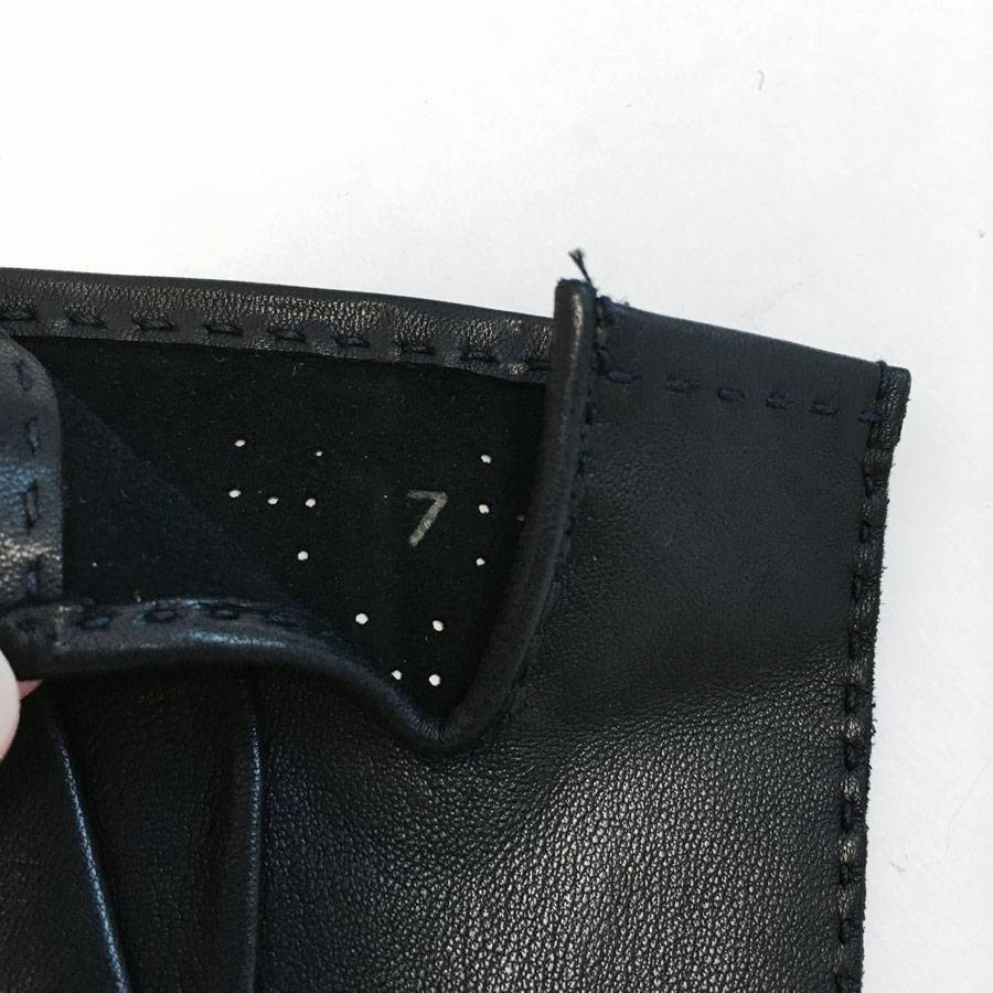 Black HERMES Perforated Gloves in Dark Blue Leather Size 7EU For Sale