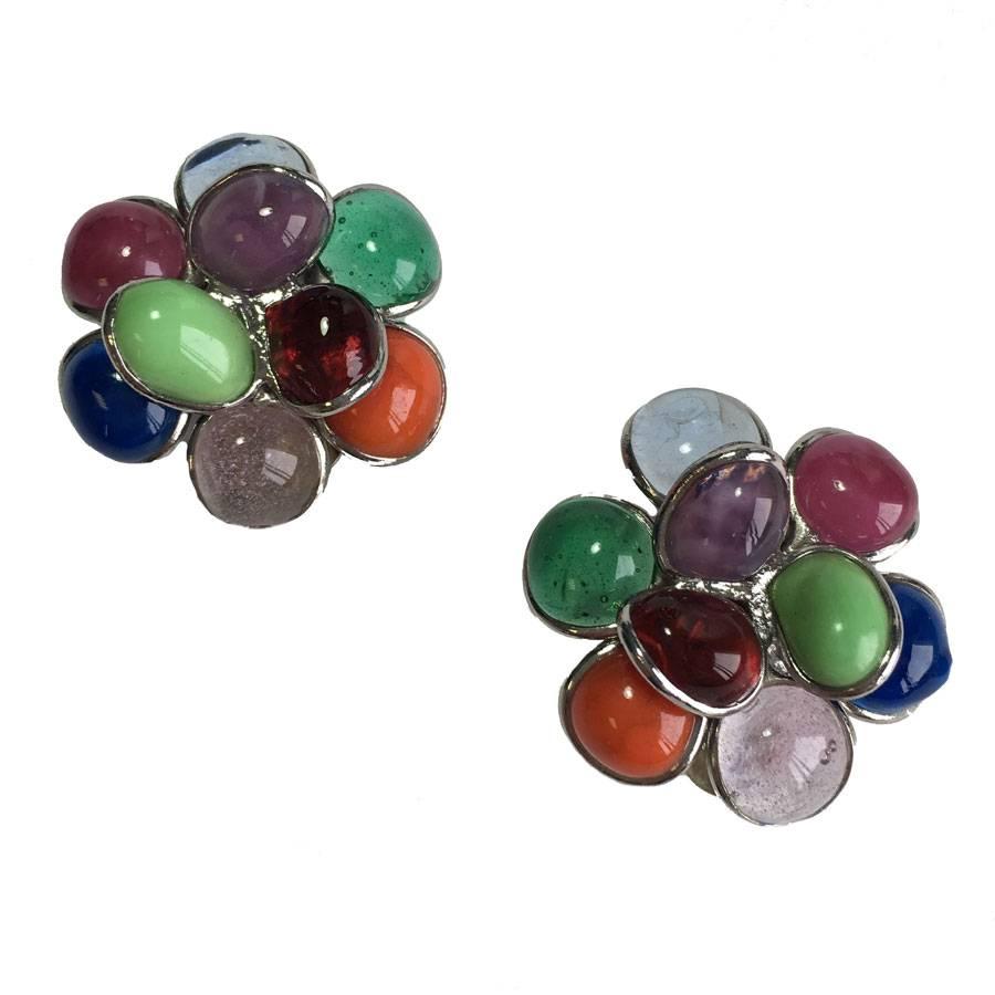 MARGUERITE DE VALOIS Flower Clip-on Earrings in Multicolored Molten Glass  For Sale