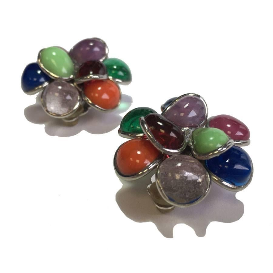 MARGUERITE DE VALOIS Flower Clip-on Earrings in Multicolored Molten Glass  In New Condition For Sale In Paris, FR