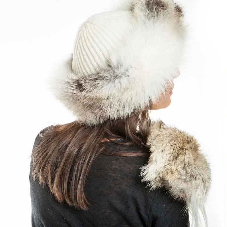 Beige ELCOM Bonnet and Gloves in Gray and White Cashmere and Fox Fur For Sale