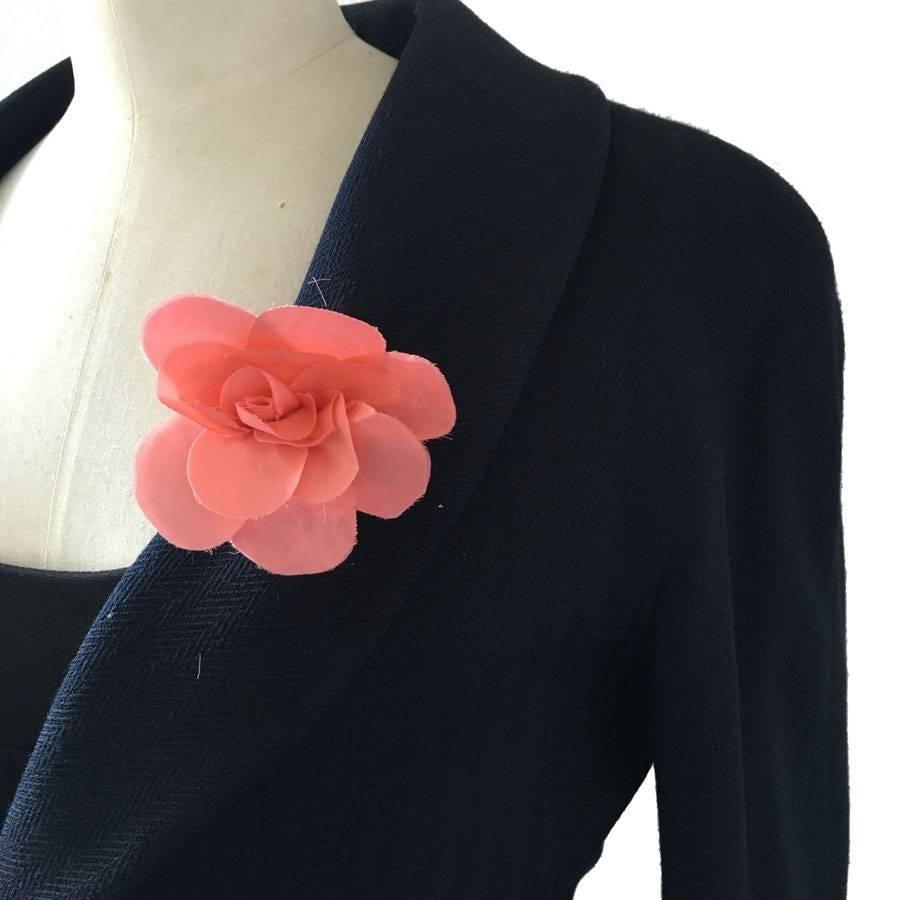 CHANEL Camellia Brooch in Pink Silk In Excellent Condition In Paris, FR