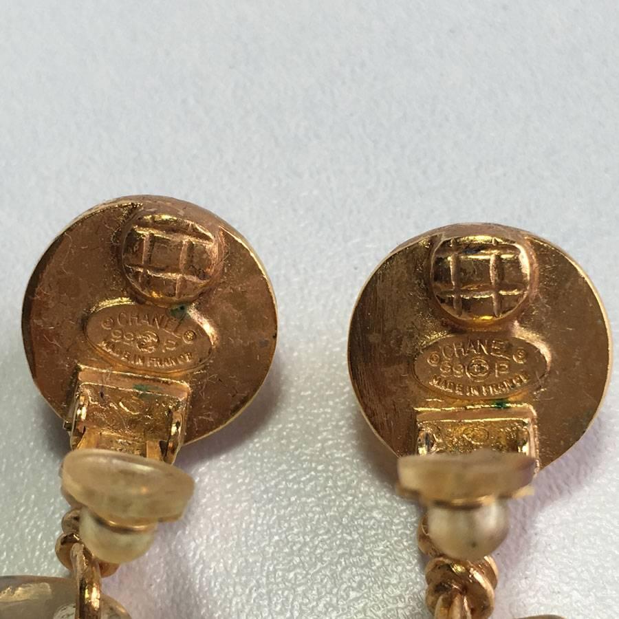CHANEL Clip-on Earrings in Gilded Metal and Amber Resin In Fair Condition In Paris, FR