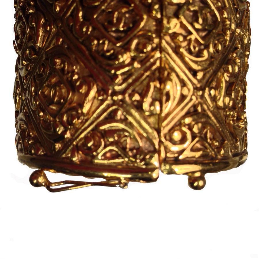 CHANEL Vintage Gilded Metal Cuff Bracelet In Good Condition In Paris, FR