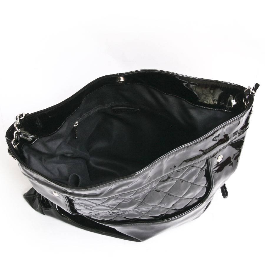 CHANEL Messenger Bag in Black Patent Leather Big size 2