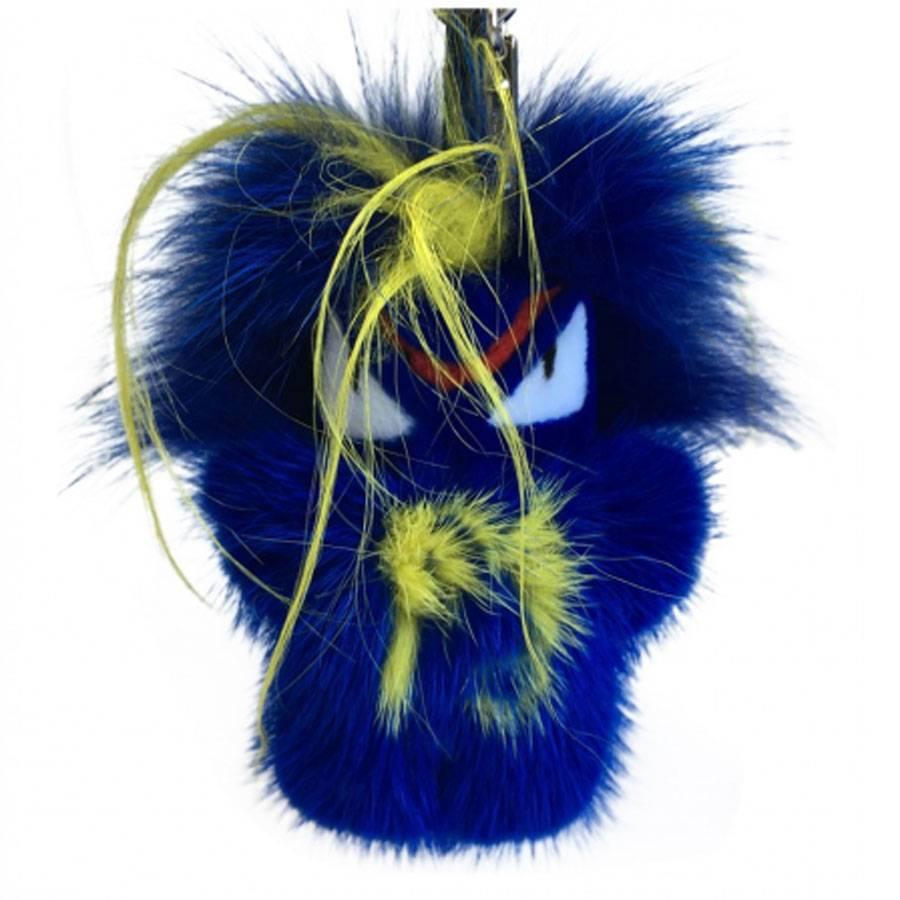 FENDI Taschenanhänger 'FENDIRUMI BUG-KUN' aus blauem und gelbem Nerz im Angebot