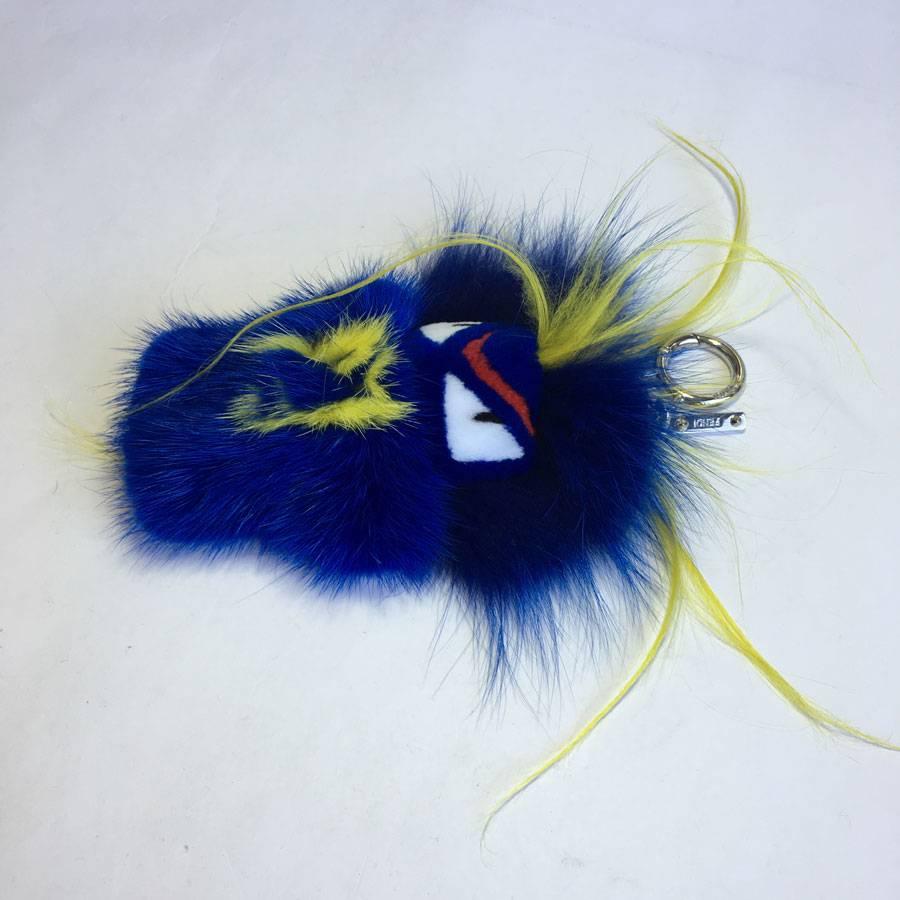 FENDI Taschenanhänger 'FENDIRUMI BUG-KUN' aus blauem und gelbem Nerz (Violett) im Angebot
