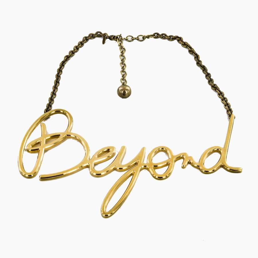 Lanvin necklace 'BEYOND' in gilded metal with 18 carat fine gold. The chain is in copper color.

 The length of the necklace: 16 cm - the height of the 'B' : 7 cm (some micro scratches)

It will be delivered in a Valois Vintage Paris dustbag