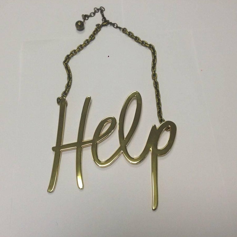 Collector! Lanvin iconic necklace, with the inscription 'HELP'. 

It can be worn on a casual tee-shirt as well as on an evening dress. 

Dimensions: Length HELP : 12.5 cm,

Chain length: 16 cm at the shortest and 26 cm at the longest.

Delivered in