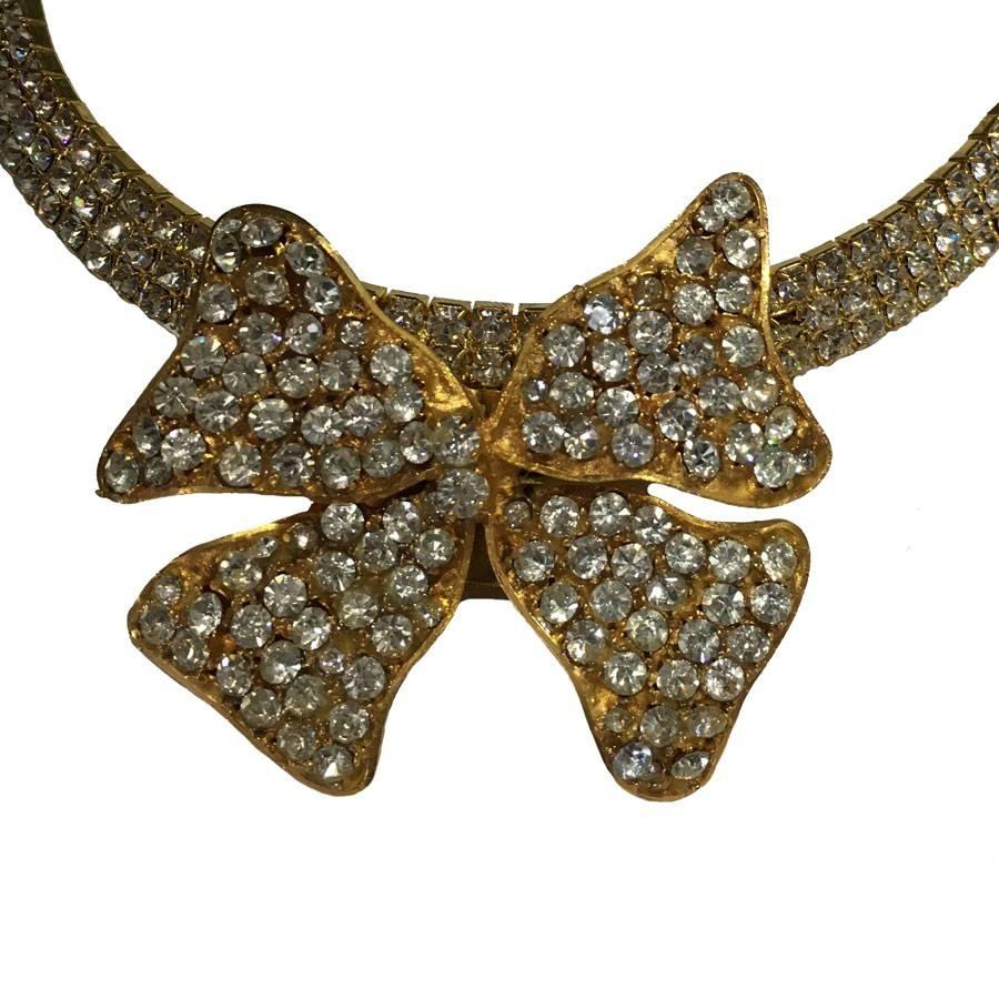 MARGUERITE DE VALOIS Ribbon Choker Necklace in Gilded Metal and Rhinestones In Excellent Condition In Paris, FR