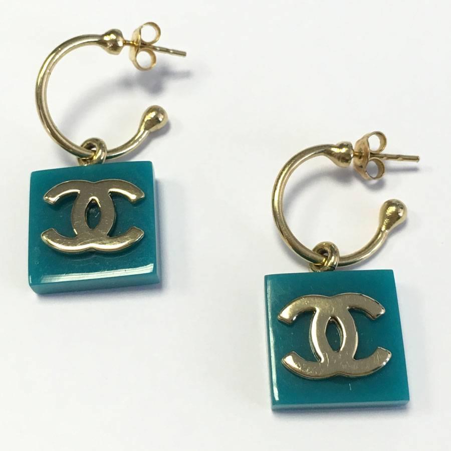 CHANEL turquoise square shape and golden CC stud earrings. 

Delivered in a Valois Vintage Paris pouch
