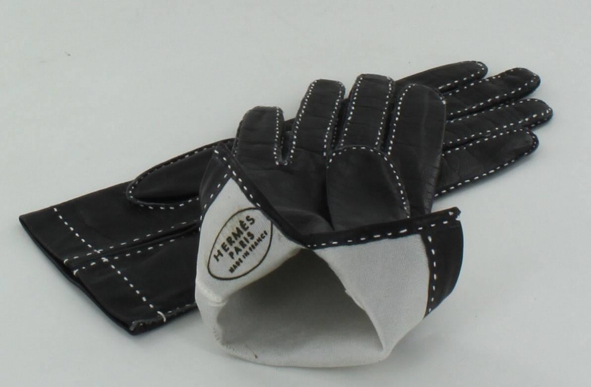 HERMES Handschuhe aus blassbraunem Leder mit weißen Sattelstickereien Größe 6,5 EU (Schwarz) im Angebot