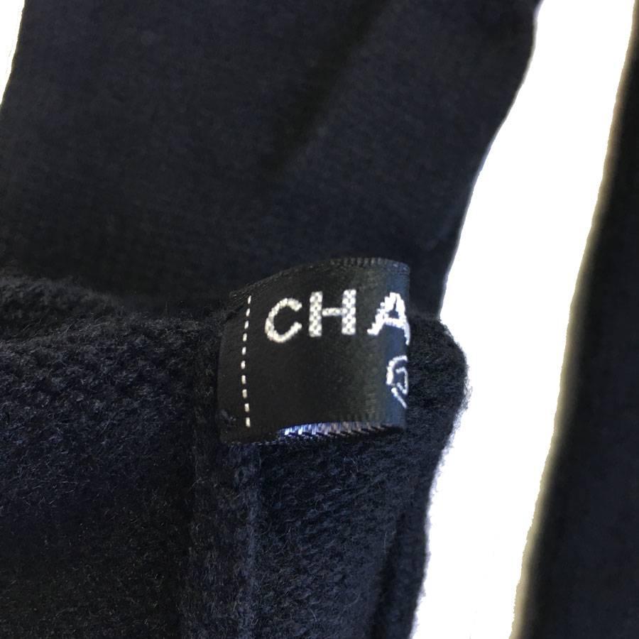 CHANEL Lange Handschuhe aus schwarzem Kaschmir Größe 7,5 EU im Zustand „Hervorragend“ im Angebot in Paris, FR