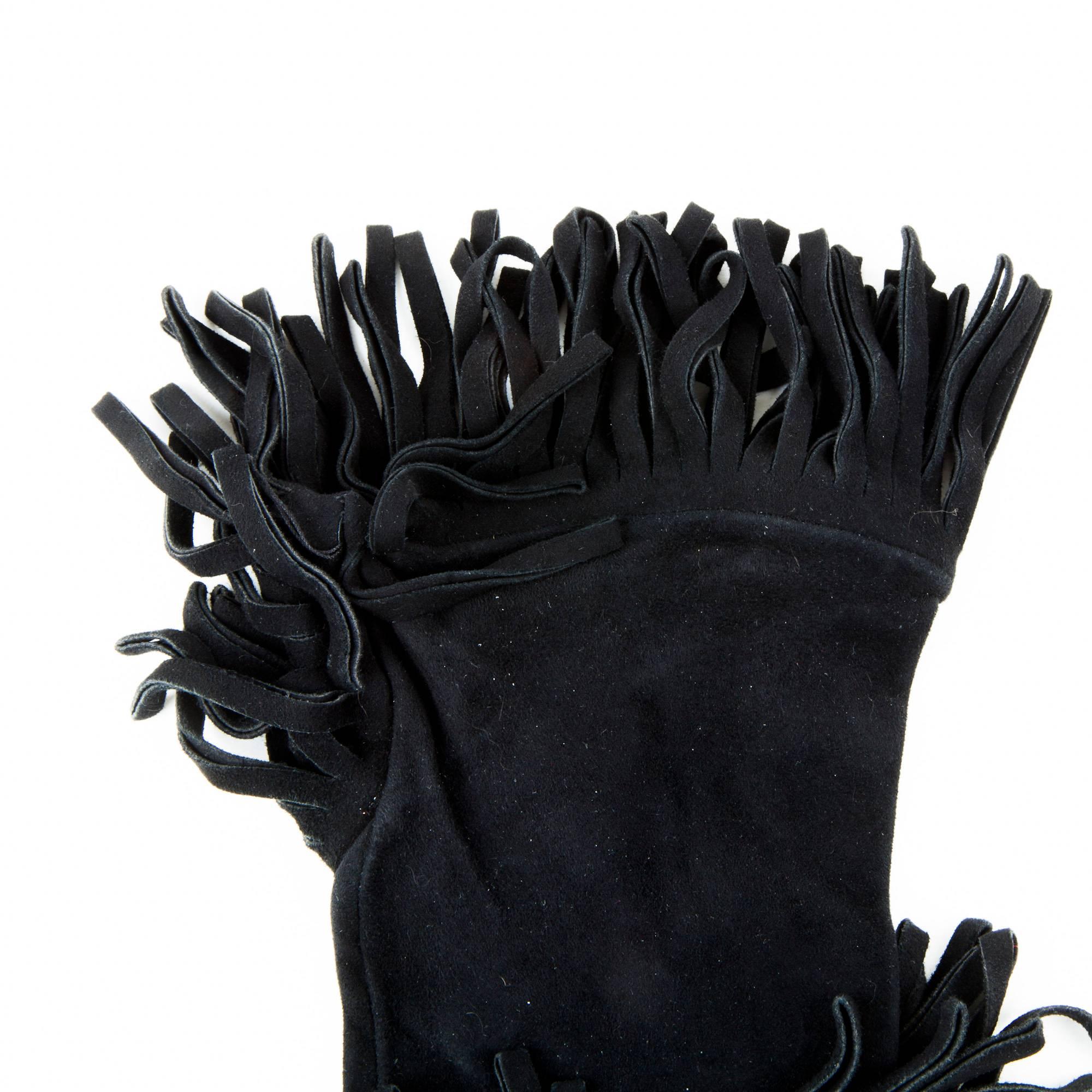 HERMES Mid-Length Fringed Gloves in Black Suede Size 7.5 EU In Good Condition In Paris, FR