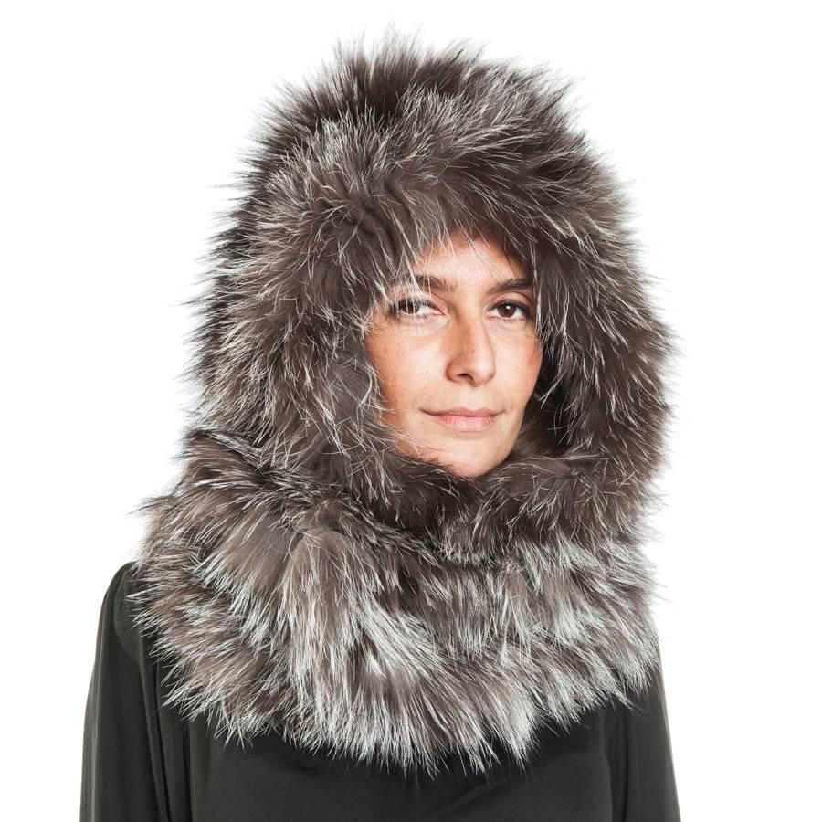 REVILLON Hood in Silver Fox Fur Unique Size In Excellent Condition In Paris, FR