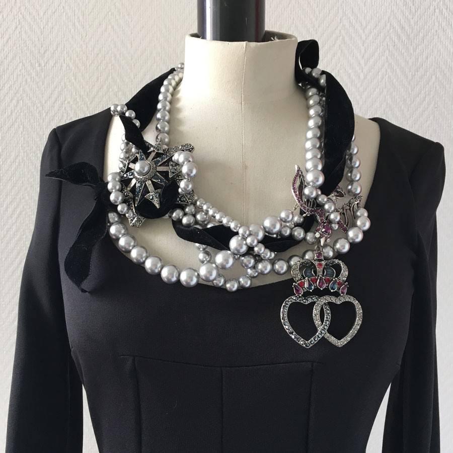Imposing and beautiful LANVIN choker necklace. Multiple rows of gray pearls, star, heart and bird in silver plated metal with multicolored rhinestones. Velvet ribbon all around the necklace.

T-clasp in bronze metal. Inscription and logos of the