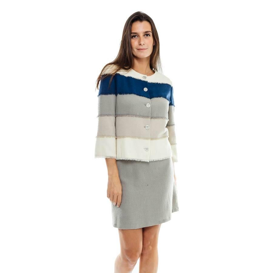 Chanel  jacket and skirt set in striped wool. Cruise Collection 2000.

The jacket, striped wide shades of beige, blue, gray taupe and cream white, is lined with white silk monogram 'CC' gray. The metal buttons are engraved with 'CHANEL PARIS'.

The