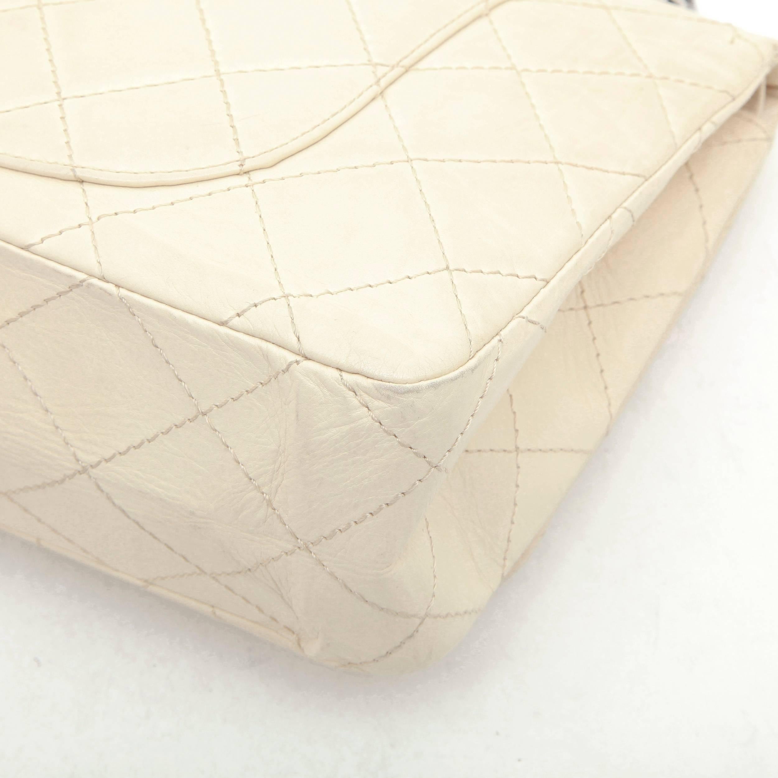 CHANEL 'Maxi Jumbo' Tasche mit doppelter Klappe aus altem elfenbeinfarbenem Leder im Angebot 3