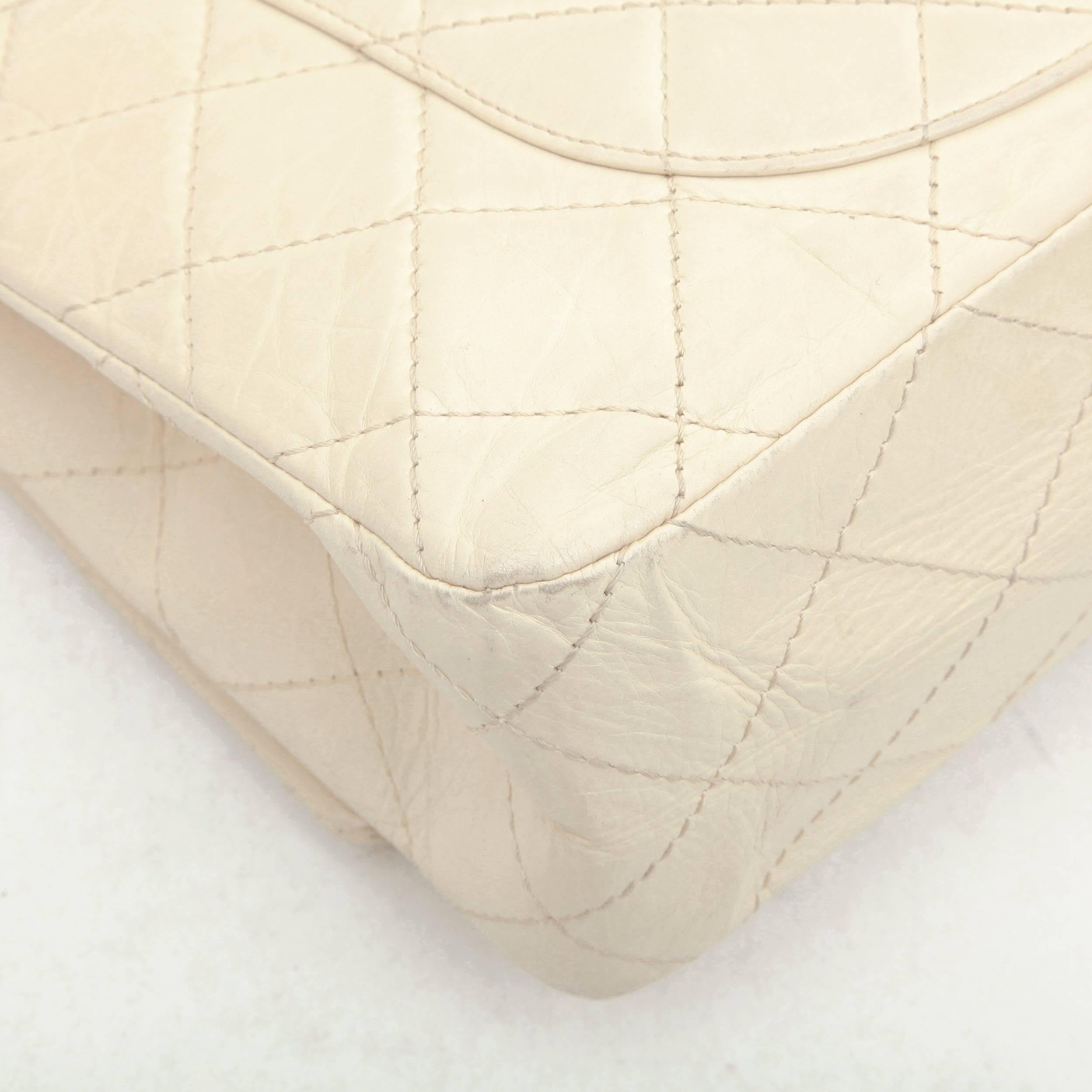 CHANEL 'Maxi Jumbo' Tasche mit doppelter Klappe aus altem elfenbeinfarbenem Leder im Angebot 2