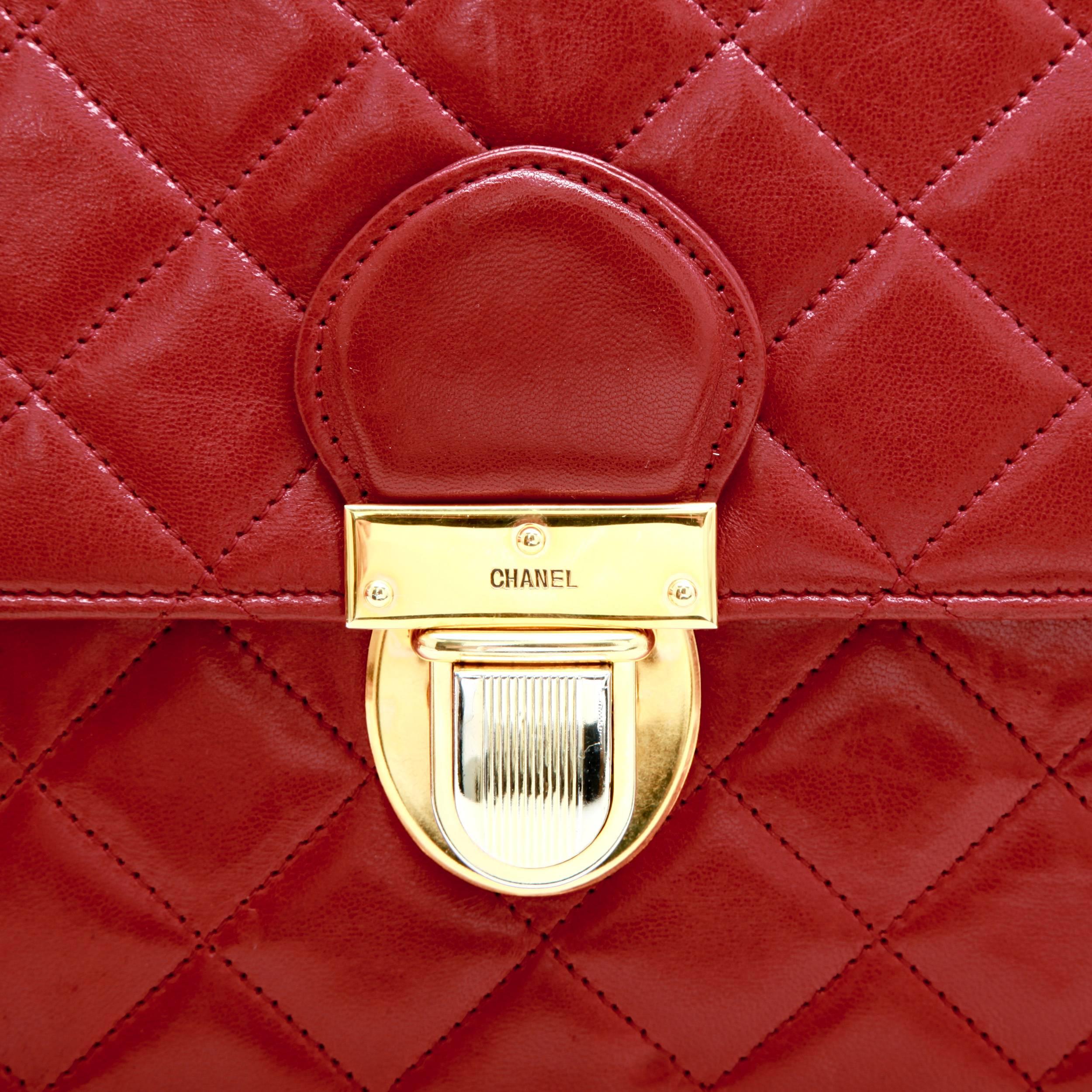 CHANEL Vintage Schoolbag in Red Quilted Lambskin leather 3