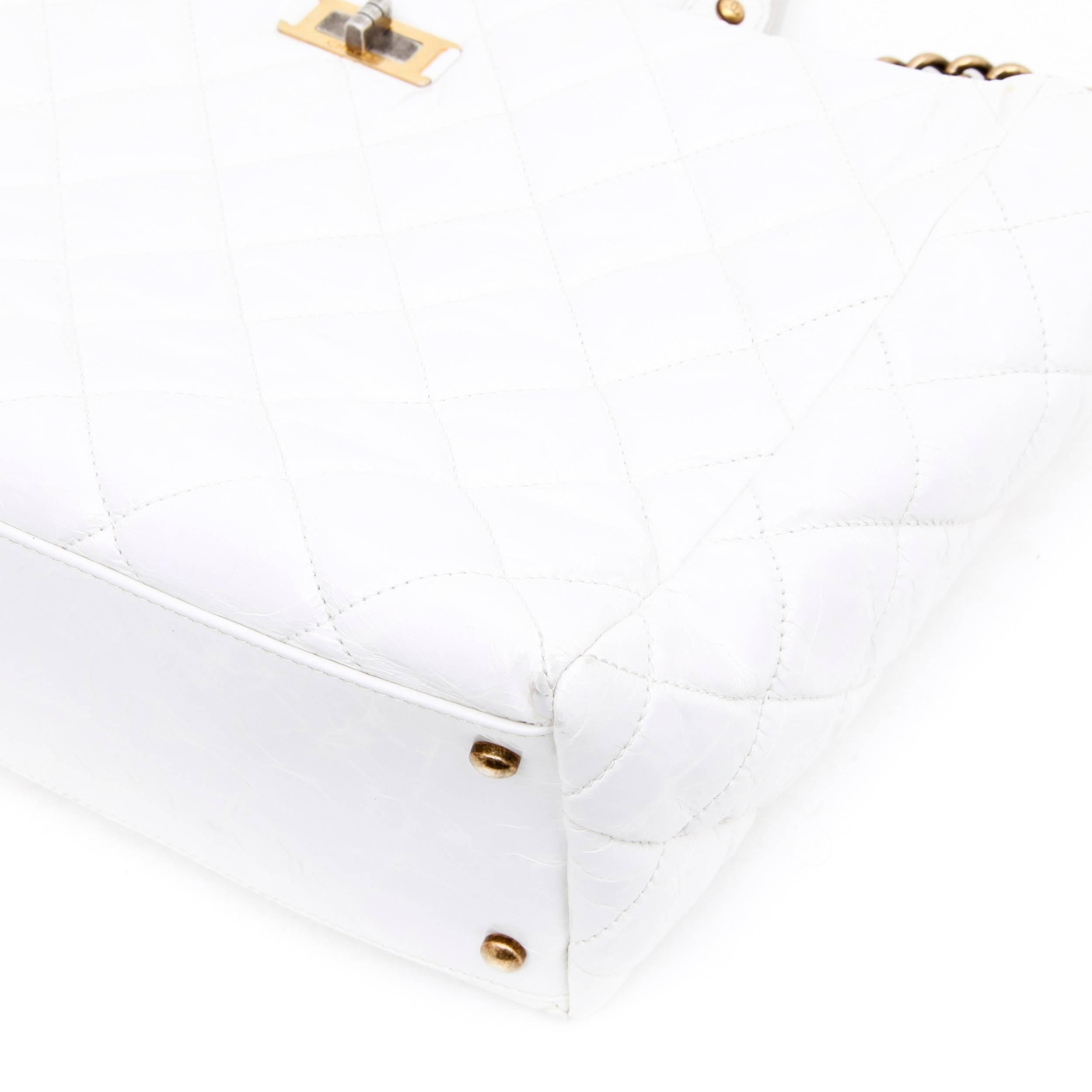CHANEL Tote Bag in Aged White Patent Leather 1
