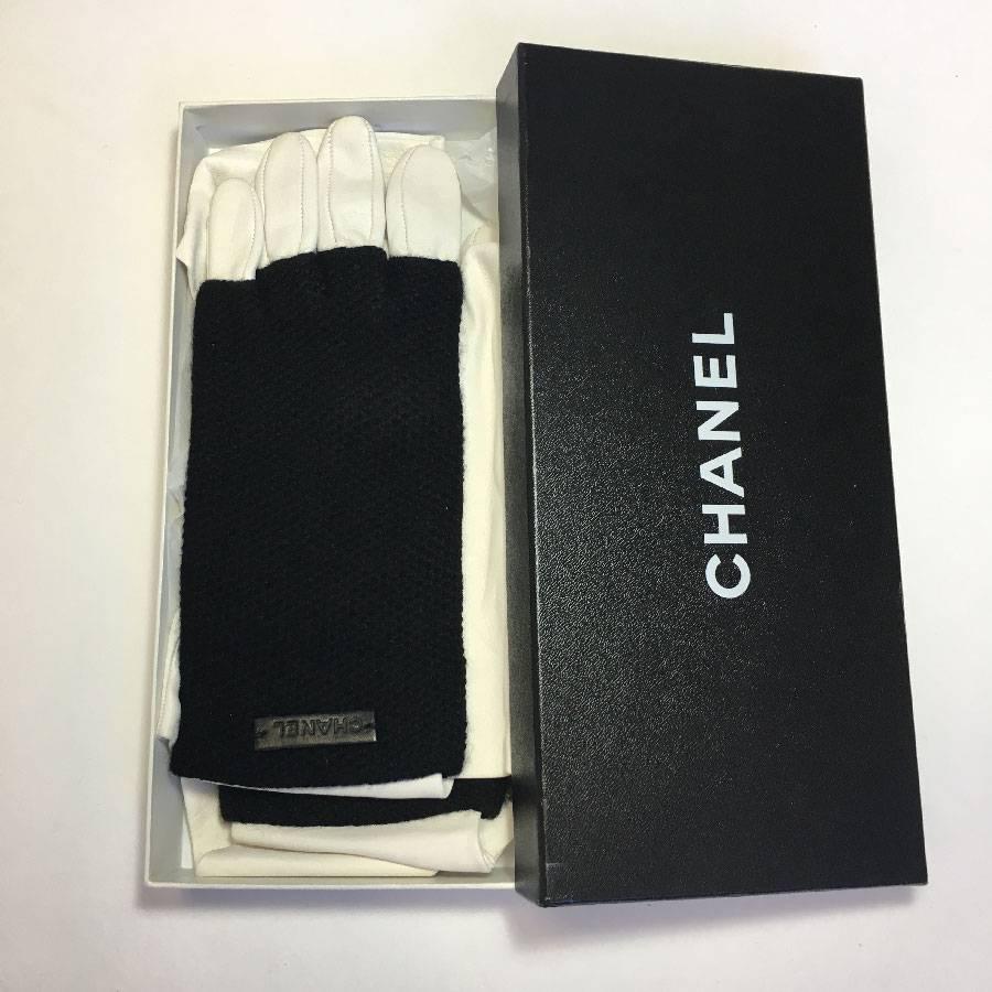 CHANEL Long Gloves in White Leather and Black Cashmere Size 7.5 For Sale 2