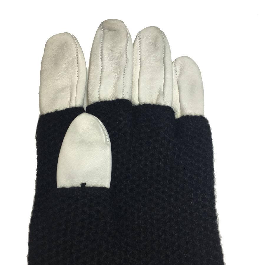 CHANEL Lange Handschuhe aus weißem Leder und schwarzem Kaschmir Größe 7,5 im Angebot 1