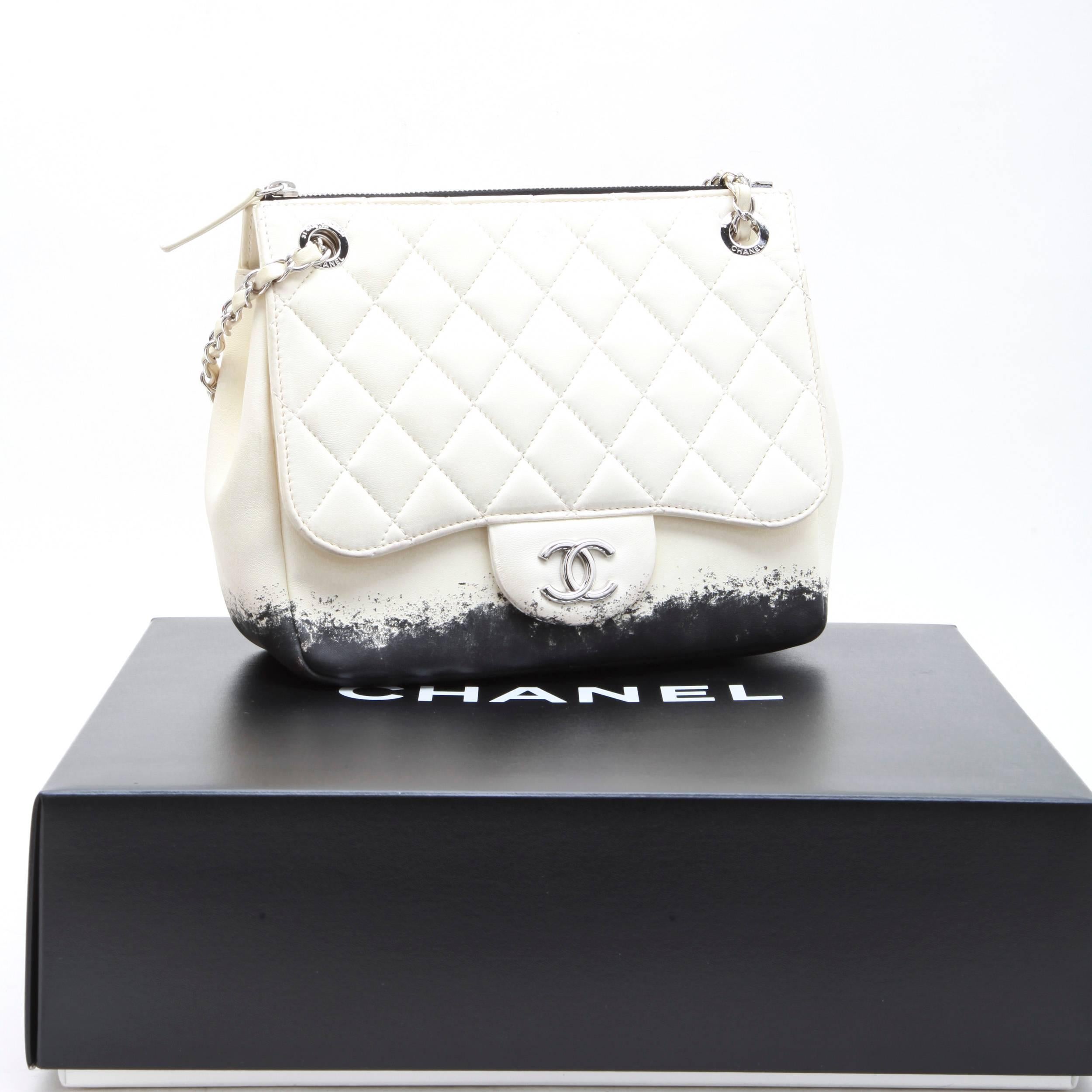 CHANEL Bag in Beige and Black Lamb Leather 2