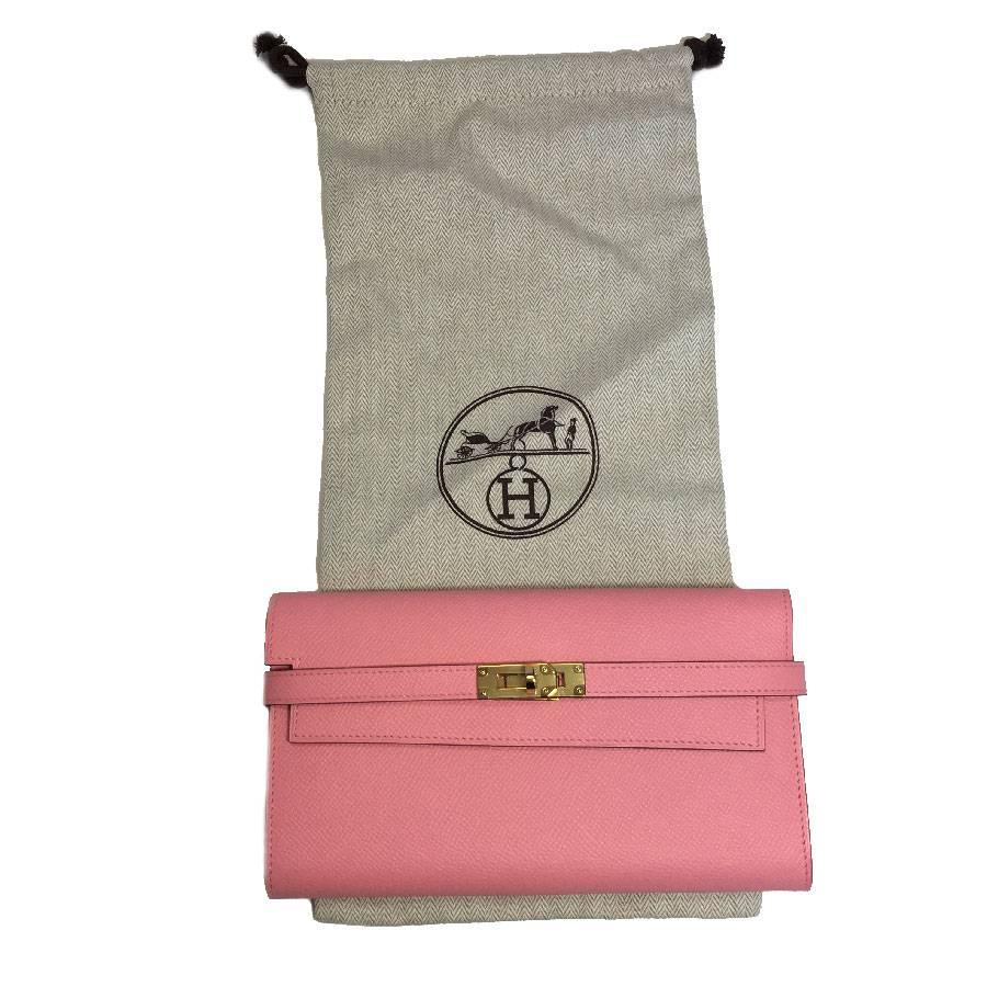 Hermès Kelly wallet in confetti pink epsom calfskin leather. Gold plated hardware. Clasp sanglons.

Inside: 12 credit card slots, zipped wallet, 2 larger bills gussets.

Dimensions: 19.7 x 11.5 cm

Delivered in its Hermès pouch

Public price 2017: