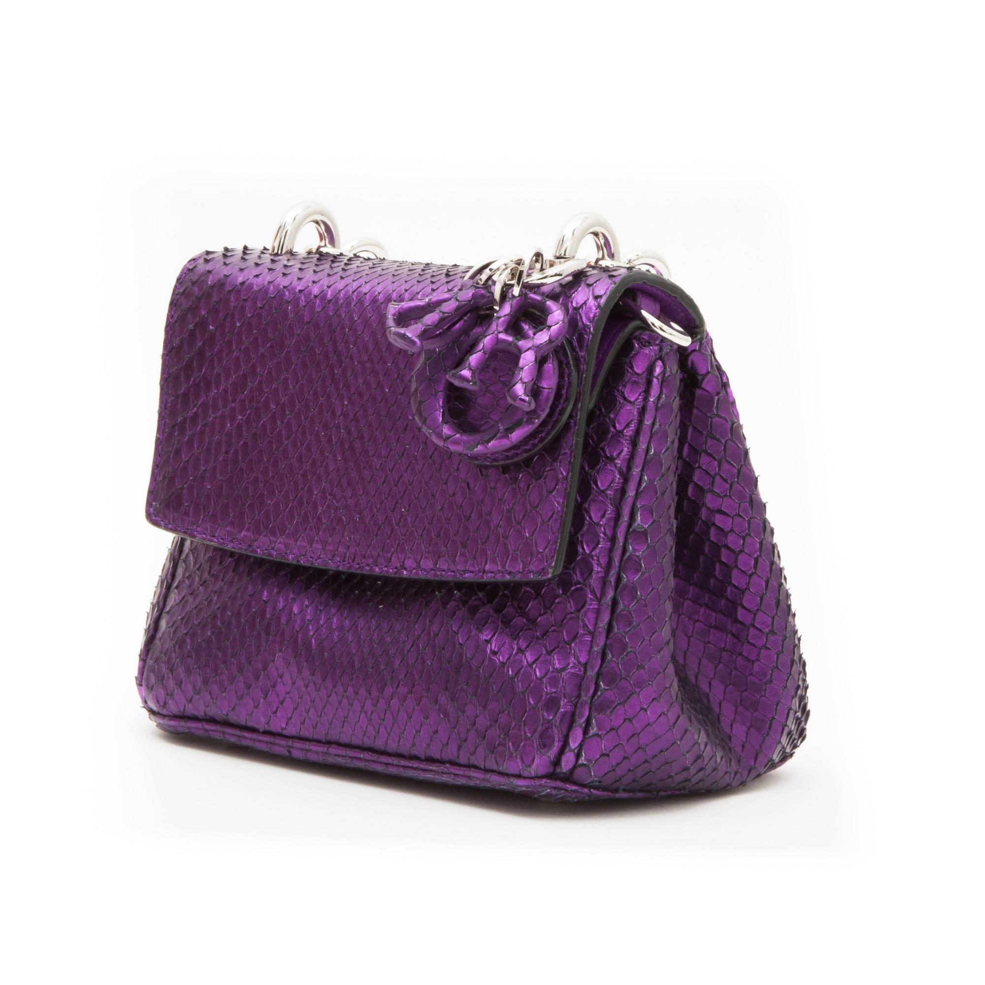 Stunning Christian Dior double flap bag in metallic purple python.

Palladium silver metal hardware. Hand carried and on the shoulder with a removable shoulder strap of 118 cm. Jewelery letters "D-I-O-R" sheathed.

 It has two outside