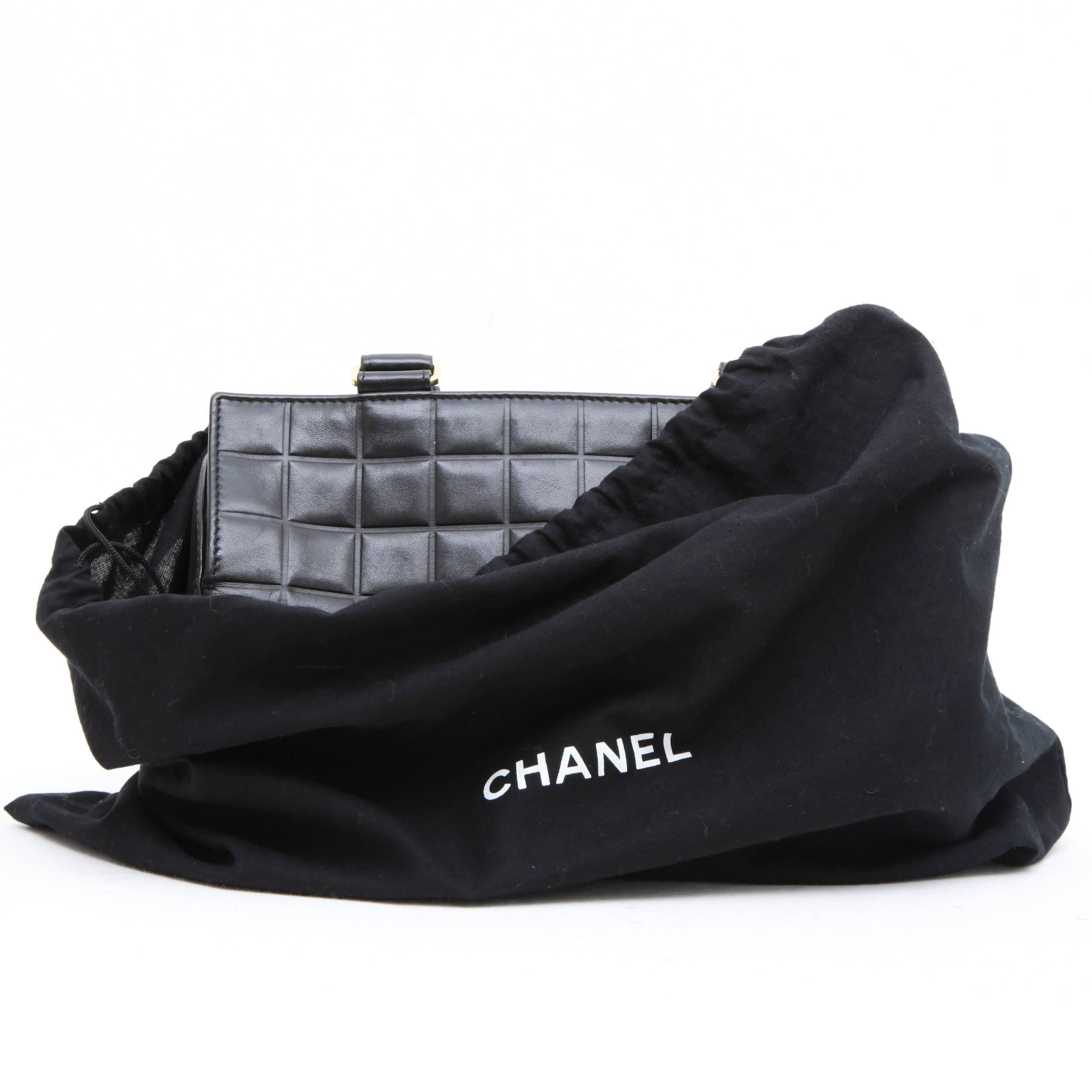 CHANEL Bag in Black Quilted Smooth Lamb Leather 5