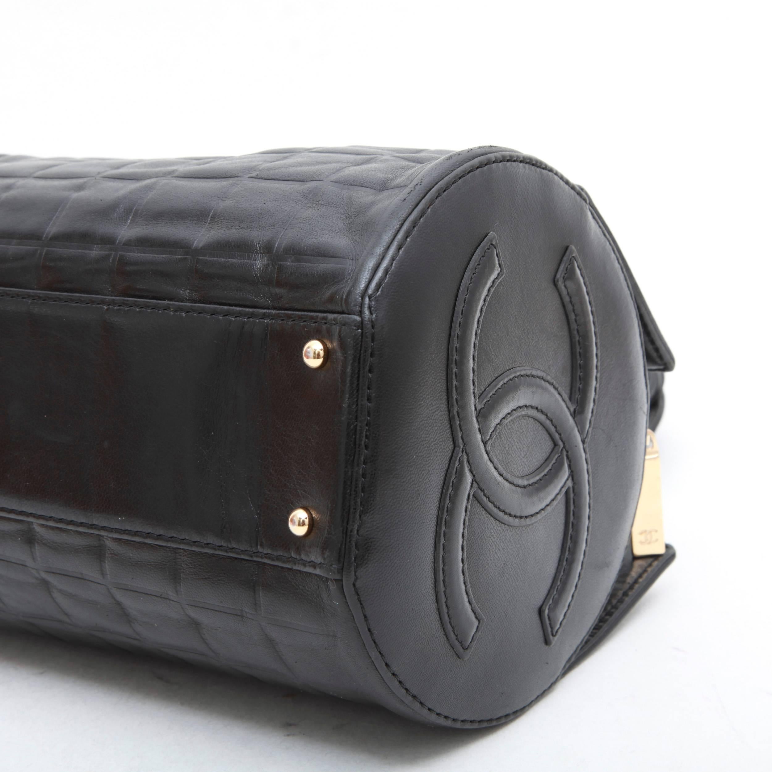 CHANEL Bag in Black Quilted Smooth Lamb Leather 2