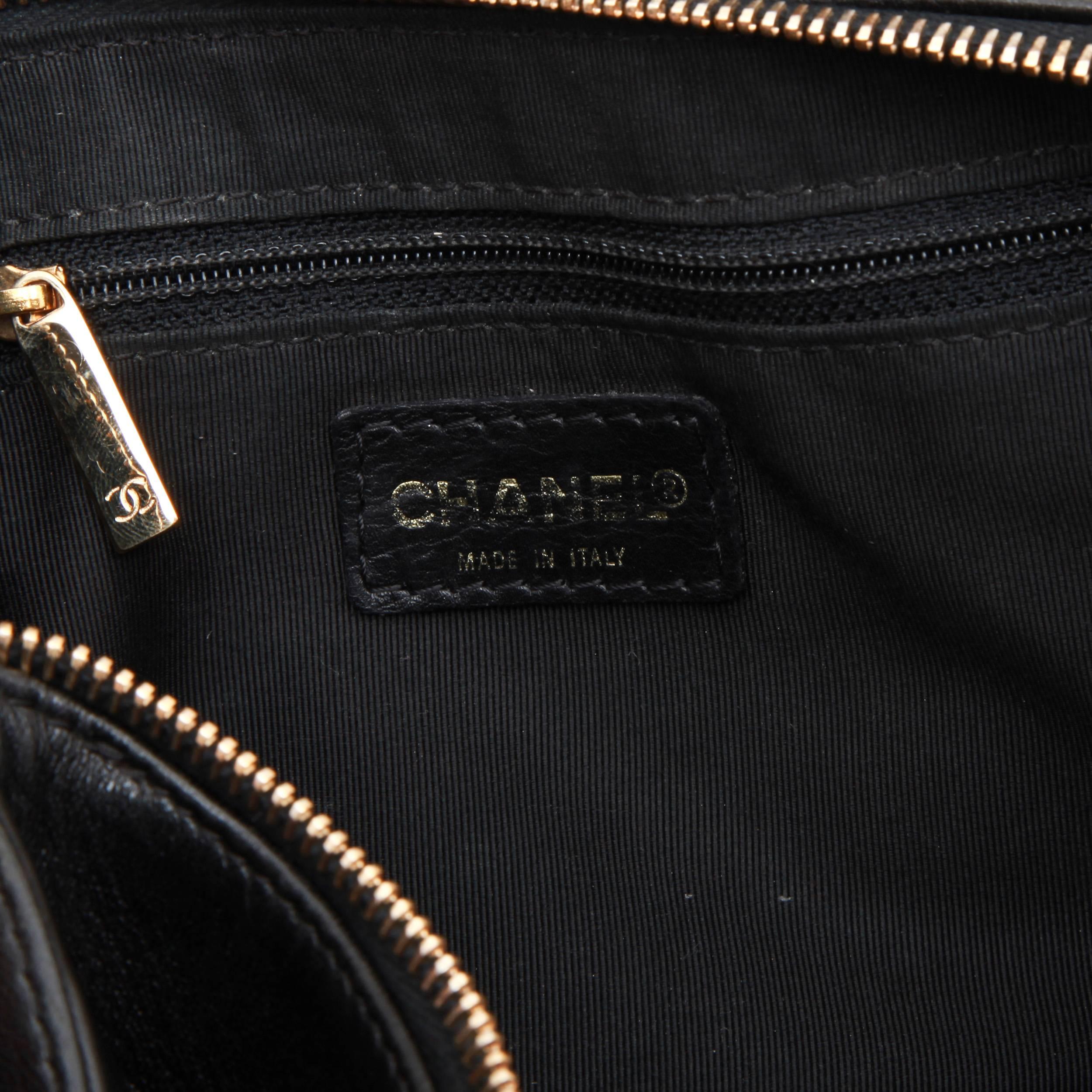 CHANEL Bag in Black Quilted Smooth Lamb Leather 4
