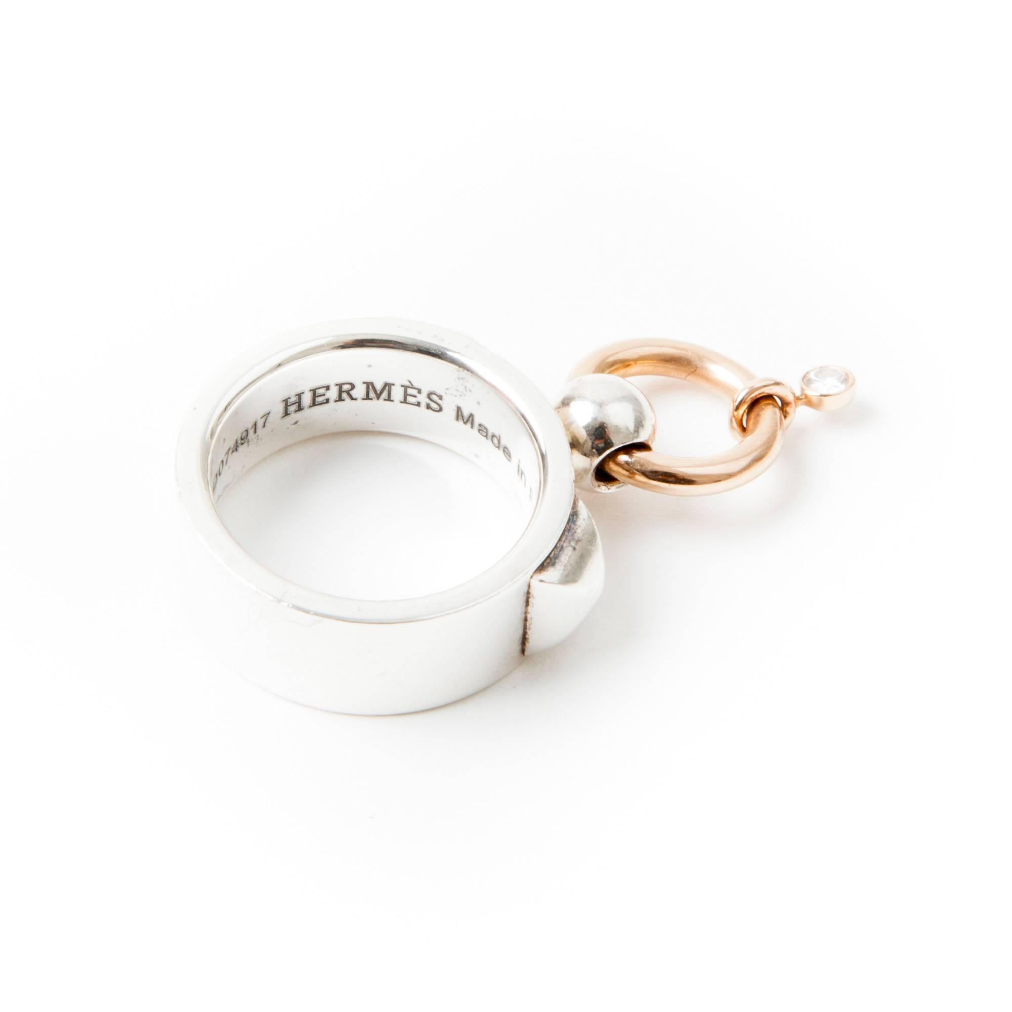 Beautiful Hermès ring, Collier de Chien, in 925 sterling silver, 750 gold and diamond. Size 54.

Made in France. Numbered ring. 

Dimensions: width of the ring: 0,8 cm, inside diameter: 1,8 cm

Delivered in its Hermes box