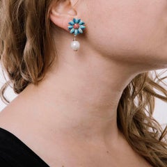 CHANEL Gänseblümchen Ohrstecker in Blau und Koralle Farbe und ein Anhänger Perle