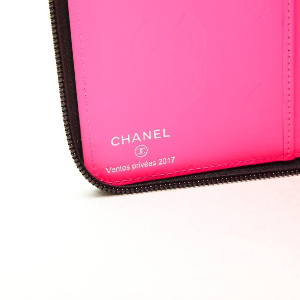 CHANEL Wallet in Black Quilted Smooth Leather 3