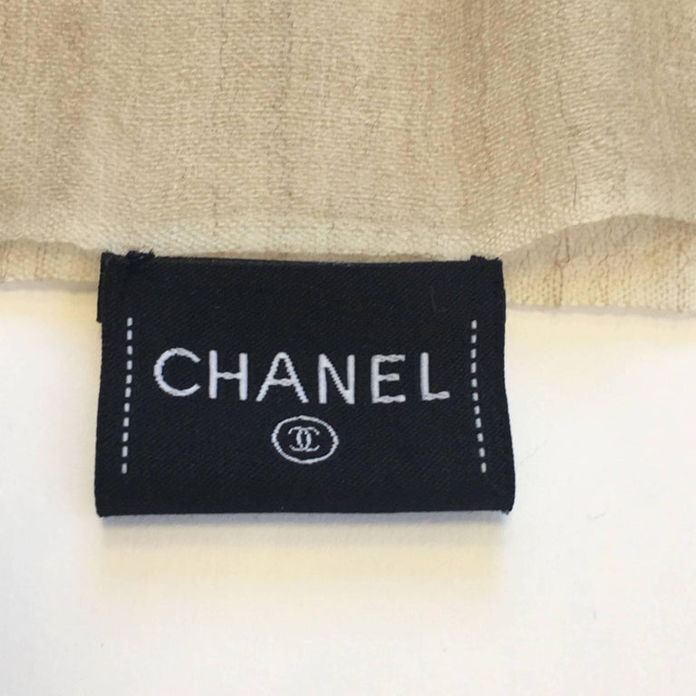 CHANEL Shawl with Small fringes in Ecru and Dark Beige Cashmere For ...
