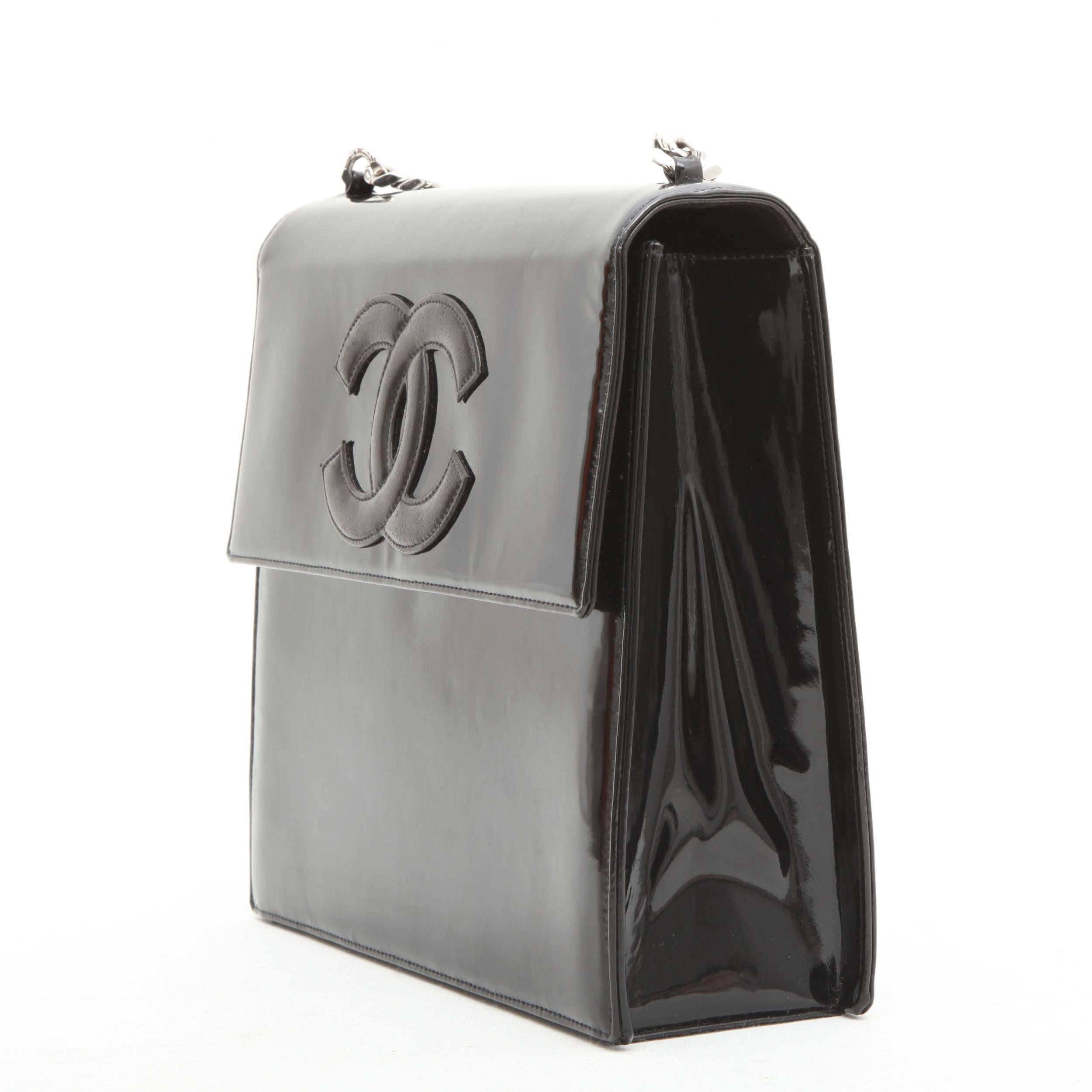 Vintage CHANEL Flap Bag in Black Patent Leather 1