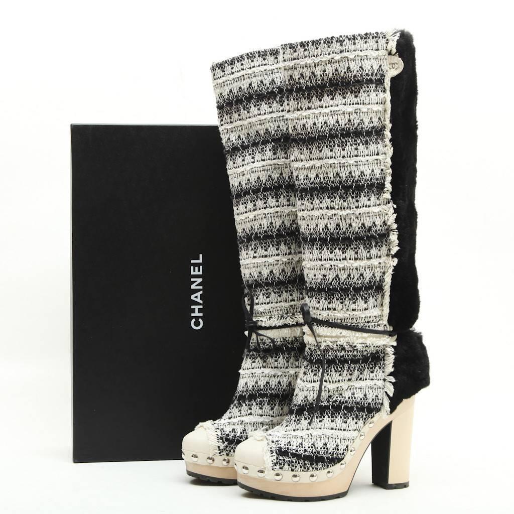 CHANEL Boots in Bi-color Black and White Tweed and Faux Fur Size 39.5FR For Sale 1