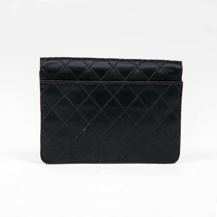 CHANEL Black Clutch in Satin Duchesse and Leather In Excellent Condition In Paris, FR