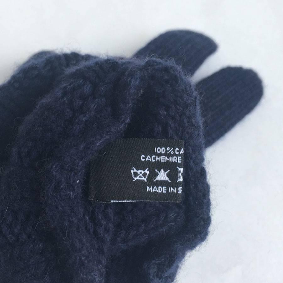 CHANEL Gloves in Dark Blue Cashmere Size 7.5 In Excellent Condition In Paris, FR