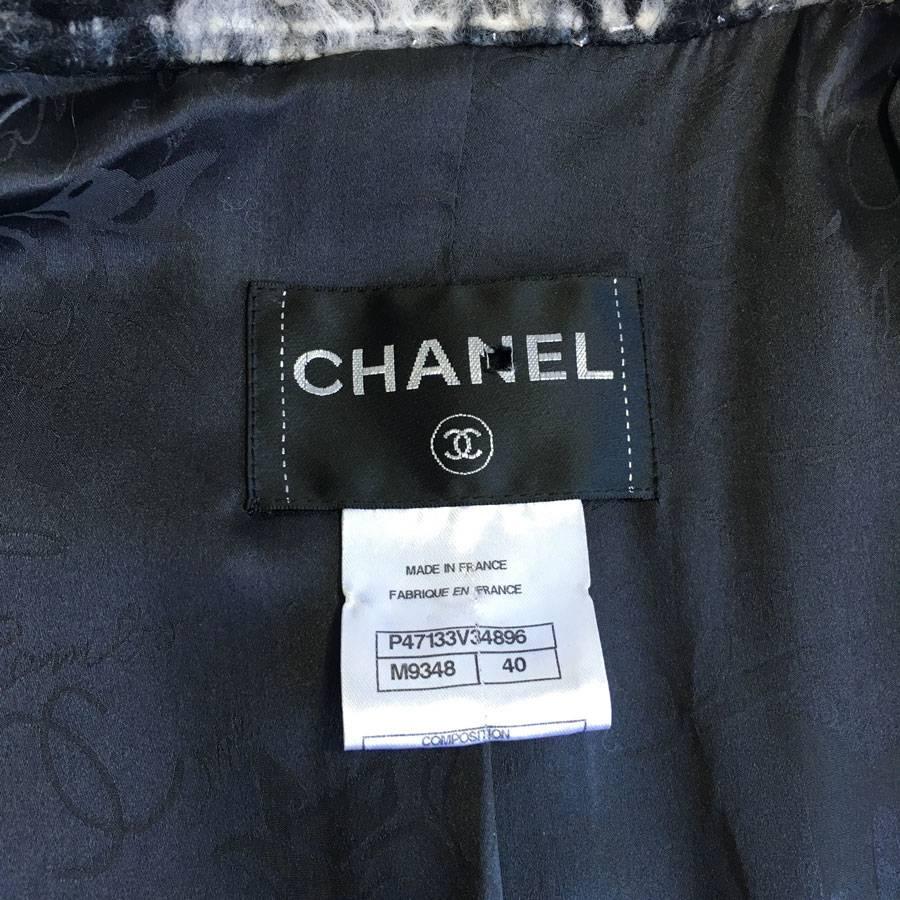 Chanel Long Jacket in Dark and Light Gray Tweed, Size 40 EU 4