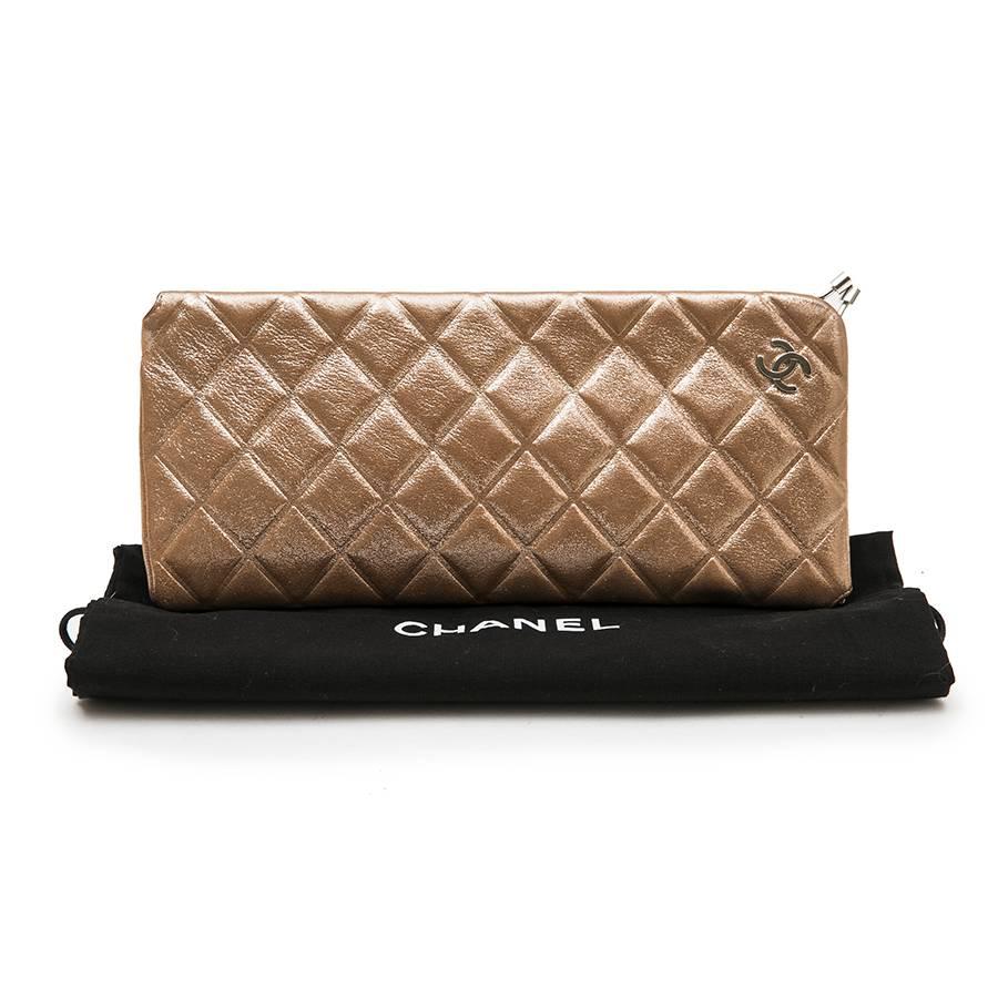 Chanel Evening Clutch in Iridescent Gold Lamé Leather 5