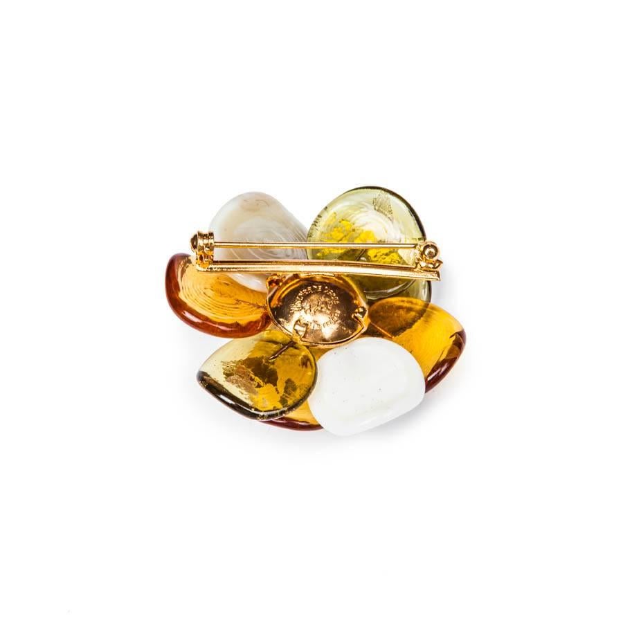 MARGUERITE DE VALOIS Couture Camellia Brooch in Tricolor Molten Glass  In New Condition For Sale In Paris, FR