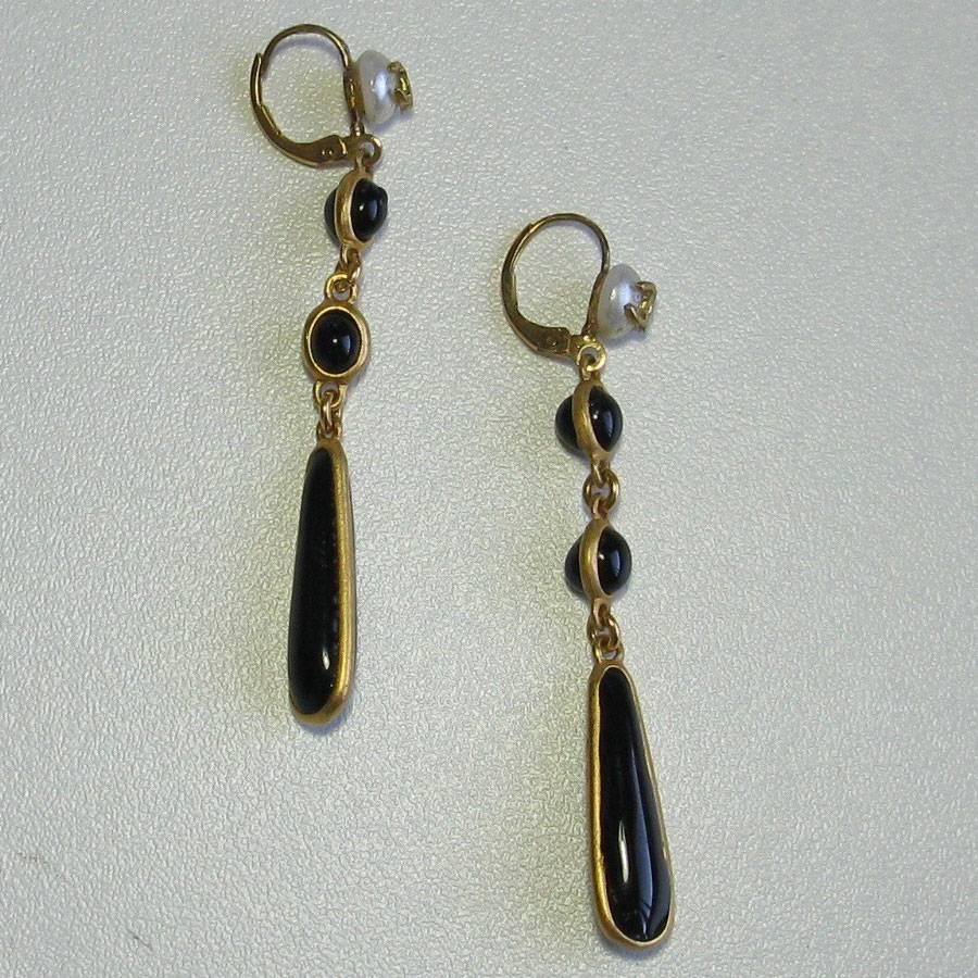 CHANEL Pendant Stud Earrings In Black Molten Glass, Small Pearl and Gilded Metal In Good Condition In Paris, FR