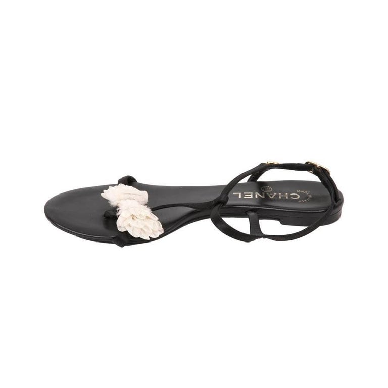 CHANEL Strap Sandals in Black Leather and Knot in White Fabric Size 38 ...