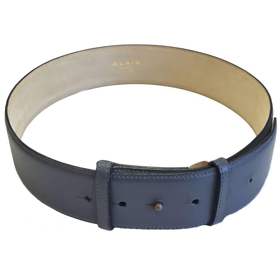 ALAÏA Belt in Dark Gray Leather and Beige Suede Size 75FR For Sale