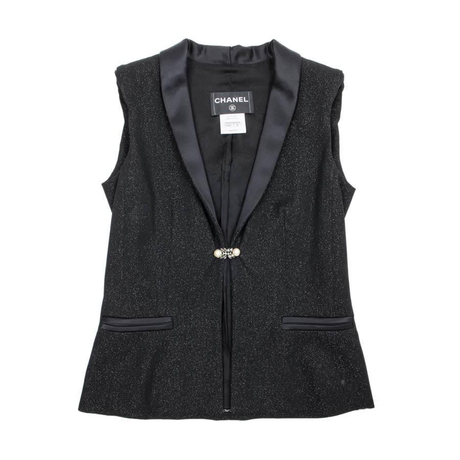 CHANEL Sleeveless Jacket in Black Wool Size 36FR