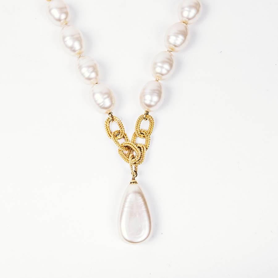 Women's CHANEL Couture Vintage Necklace in Molten Glass Pearls and Gilded Metal