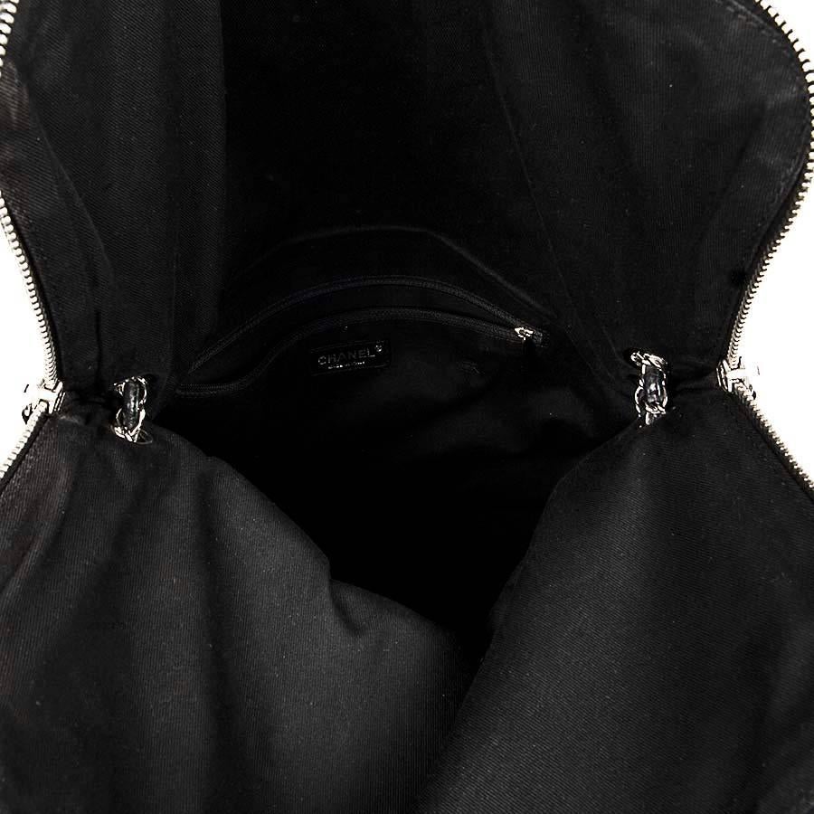 CHANEL Black Quilted Soft Leather Messenger Flap Bag 3