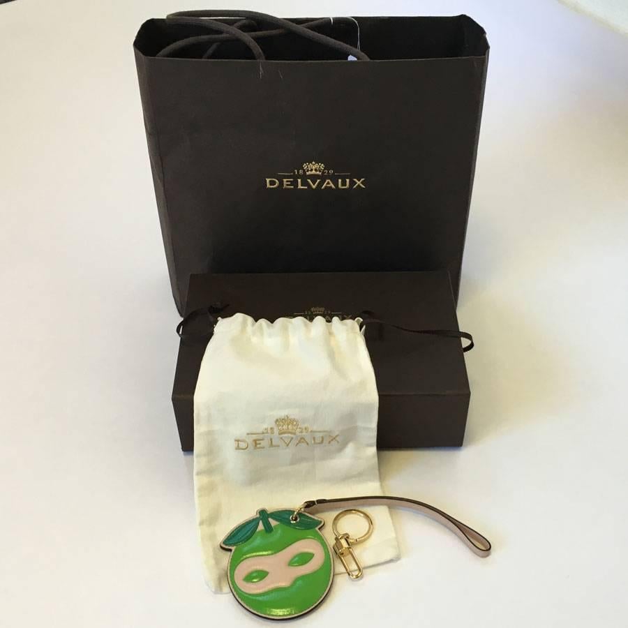 Delvaux keyholder masked in pink and green calfskin leather, from the Magritte Collection. Delivered with its gilded metal fastener and siglée Delvaux

Mint condition.

Dimensions: 9.5x8 cm

Will be delivered in its DELVAUX pouch, box (tissue paper